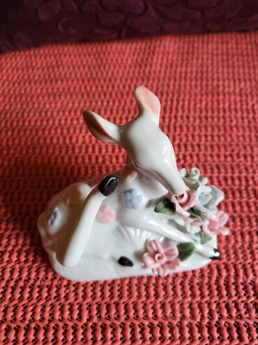 Ostali kućni dekor: Porcelanska vintaz,nova figura lane. Figura lane,nova,cvetovi bez — 5