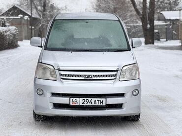 Toyota: Toyota Noah: 2004 г., 2 л, Автомат, Бензин, Минивэн