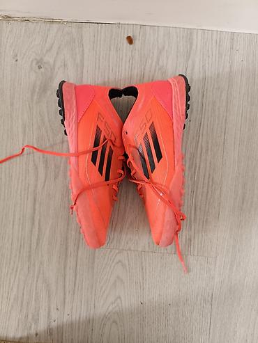 мото ролик: Футбольные бутсы/сороконожки adidas F50 (коллекция с логотипом “F50”) — 2