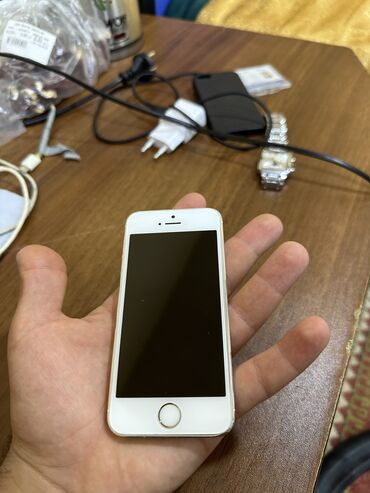 5s ayfon: IPhone 5s, 16 GB, Qızılı, Barmaq izi