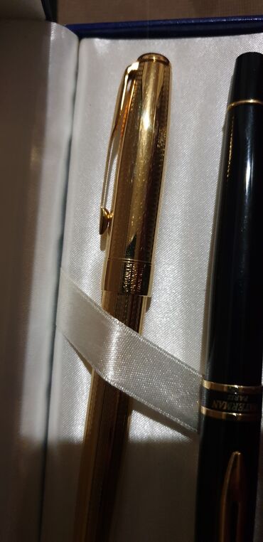 Наборы украшений: Набор из трех перьевых ручек в фирменных коробках. Состав: - Sheaffer — 8