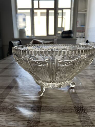 Посуда: Продаю чешский хрусталь, б-у в отличном состоянии. Вазы все разного — 15