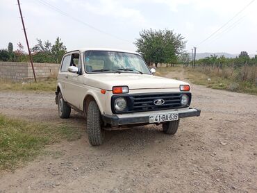 подержанные авто: Lada Niva, yolsuzluq şəraitində istifadə üçün nəzərdə tutulmuş