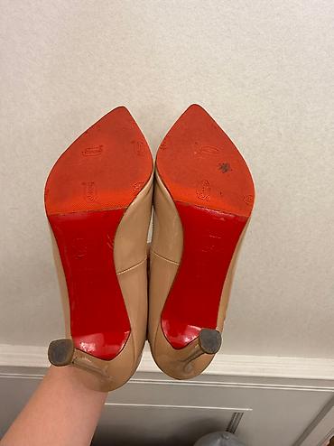 черные часы: Туфли, 38.5, Christian Louboutin, Б/у, цвет - Бежевый, Самовывоз — 6