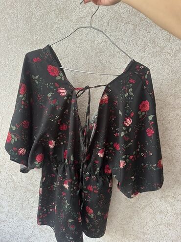 женская кофта летучая мышь: Qadın bluz-tunika - Model: ön hissəsi “wrap” (örtülü) kəsim, beldə