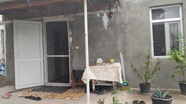 yeni guneslide satilan evler unvan az: 4 otaqlı, 60 kv. m, Orta təmir