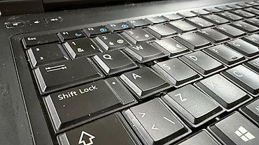 Dell: RAM’siz - SSD’siz satilir. Cpu- Intel Core i7-4600M Gpu Hibrid - — 6