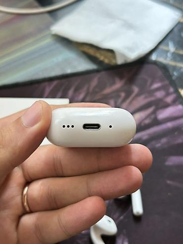 apple airpods 4 qiymeti: Heçbir problemi yoxdur. Təmirdə olmayıb. Üzərində kabro veriləcək — 4