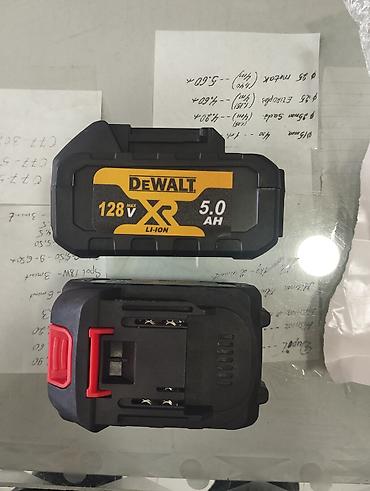 plastik qab: Məhsul: DeWalt XR Li‑Ion batareya - Gərginlik: 128V MAX (etiketdə — 1