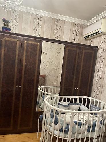 taxt carpayi: Klassik üslubda yataq dəsti mebeli • Geniş şkaf: 4 qapılı — 1