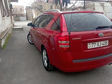 Kia: Kia cee’d (hatchback), qırmızı rəng. - Sürətlər qutusu: mexaniki (5 — 6