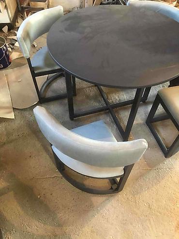 Setovi stolova i stolica: Sto + 4 stolice. Bez — 10