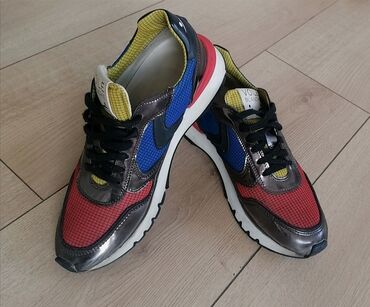 Women's Sneakers and athletic shoes: 37 — 7