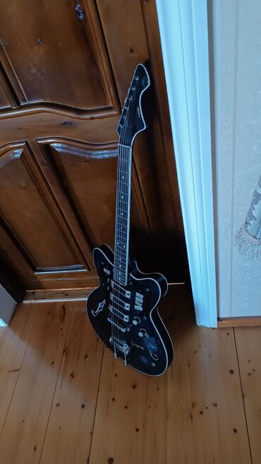 Elektro gitaralar: Tornado Xüsusiyyətlər: - Korpus: yarı-hollow (f delikləri ilə), qalın — 6