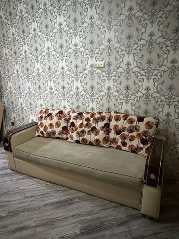 Masa və oturacaq dəstləri: Divan, İşlənmiş