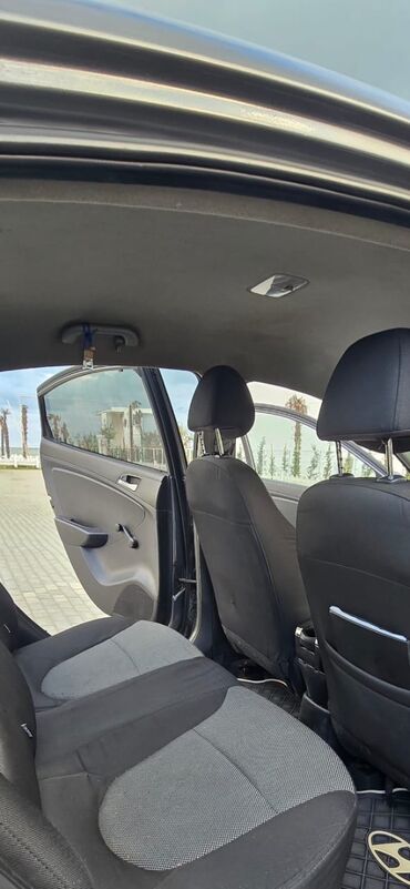 Hyundai: Hyundai Accent: 1.4 l | 2012 il Sedan — 9