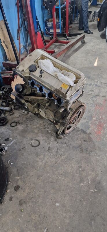 Sbor motorlar və silindr başlıqları: Mühərrik, avtomobilin güc mənbəyi. Daxili yanma mühərriki olaraq
