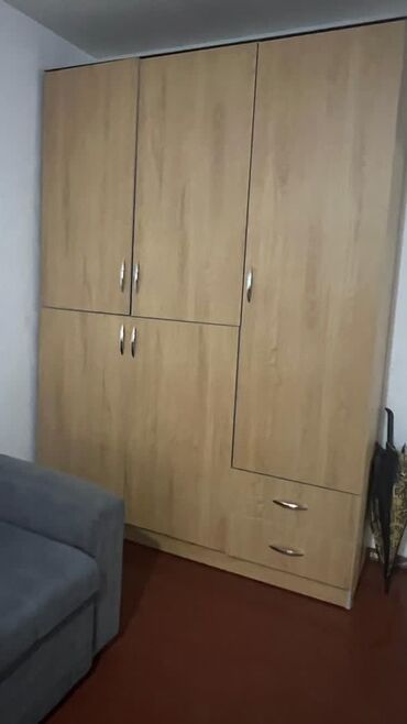 трехстворчатый шкаф: Шкаф для одежды, Прямой