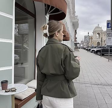 tech flees: Женская укороченная тренч‑куртка цвета хаки (Абсолютно новая) - — 2
