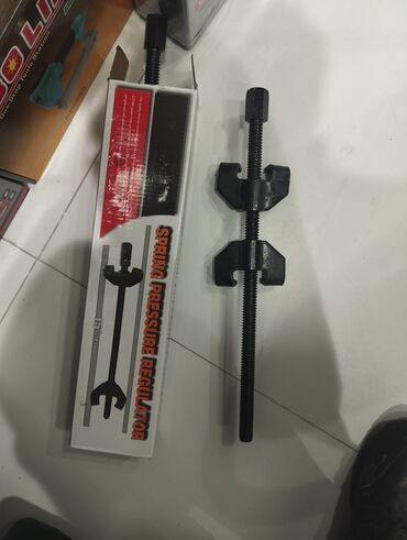 Nivelirlər, hündürlük ölçənlər: Avtomobil asqı sistemi üçün yay sıxıcı (Spring Pressure Regulator). -