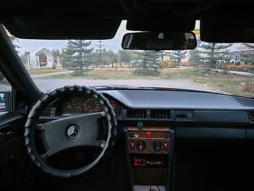 бак мерс: Mercedes-Benz W124: 1990 г., 2.2 л, Кол менен иштөөчү, Газ, Седан — 1