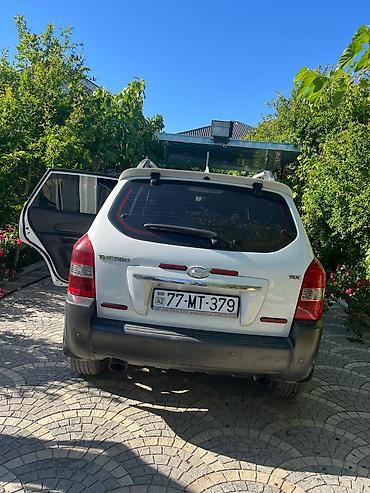 car kendi: Hyundai Tucson – ağ rəngli, şəhər və uzun yola uyğun kompakt — 6