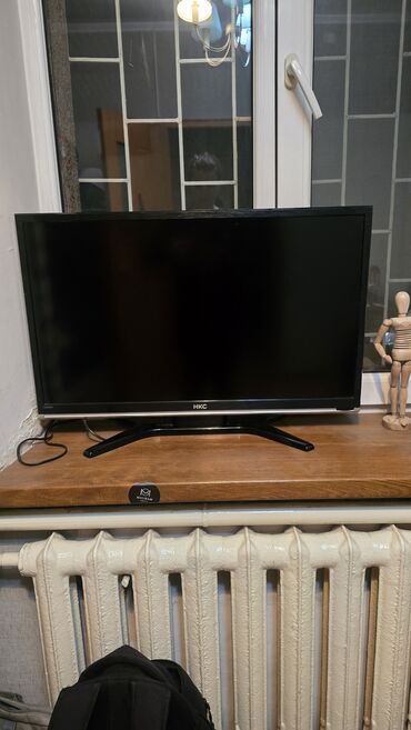 Телевизоры: Телевизор HKC, диагональ около 24–27". Особенности: - LED‑экран с