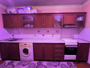 Metbex mebeli satilir Yaxsi veziyyetdedir uzerinde qaz moyka