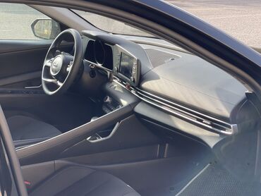 Hyundai: Hyundai Elantra: 1.6 l | 2022 il Sedan