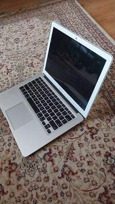 Ноутбуки Apple (MacBook): Ноутбук MacBook Air с тонким серебристым корпусом, идеально подходящий — 2