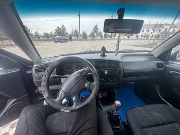 Volkswagen: Volkswagen Golf: 1993 г., 1.8 л, Механика, Бензин, Хэтчбэк — 6