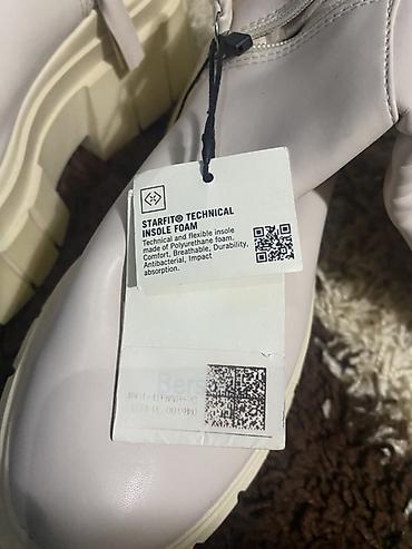 Айымдардын бут кийими: Өтүктөр, 35.5, 36, Bershka, Жаңы, түсү - Саргыч боз — 1