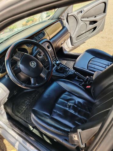 Auto oprema: Jaguar X-Type – luksuzna kožna unutrašnjost - Crna kožna sedišta — 1