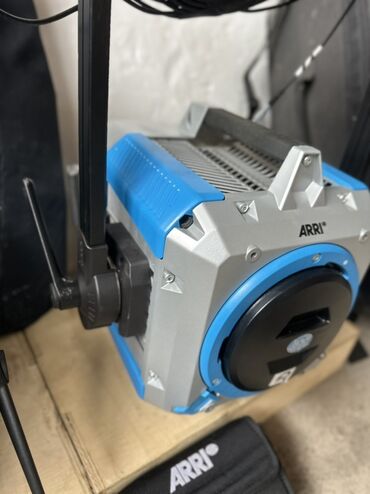 переходник для микрофона: Профессиональный светодиодный прожектор ARRI ORBITER с функцией