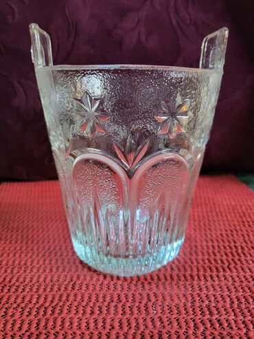 Kompleti posuđa: Kibla nova za led presovano cesko staklo. 70,80te. Visina sa na lalafo.rs — 1 Kompleti posuđa: Kibla nova za led presovano cesko staklo. 70,80te. Visina sa — 1