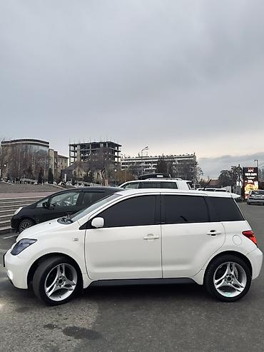 Toyota: Toyota Ist: 2002 г., 1.5 л, Автомат, Бензин, Хэтчбэк — 2