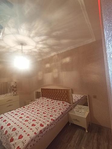 Lent lampalar: Ev yenidir. Ev 1 zal, 3 otaq,1 mətbəx və dəhlizdən ibarətdir. Hamam və — 8