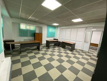 Офисы: Ошский рынок / базар Сдается офис в жилом комплексе Площадь: 70м2
