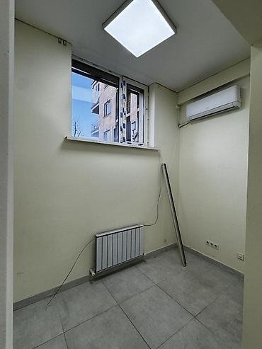 кну: Сдаю Офисный кабинет: 85 м², В жилом комплексе, С ремонтом, Первая линия, С отдельным входом, С отдельным санузлом — 1
