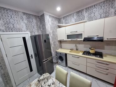 Uzunmüddətli kirayə mənzillər: - Çoxmərtəbəli yaşayış kompleksində mənzil. - Geniş, səliqəli həyət — 27