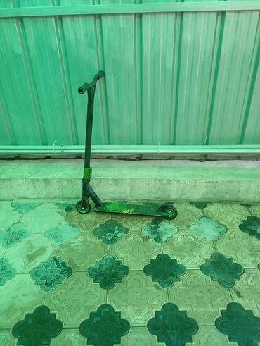 купить детский мотоцикл на аккумуляторе бу: Очень хороший трюковой самокат в хорошем состоянии цена хорошая номер