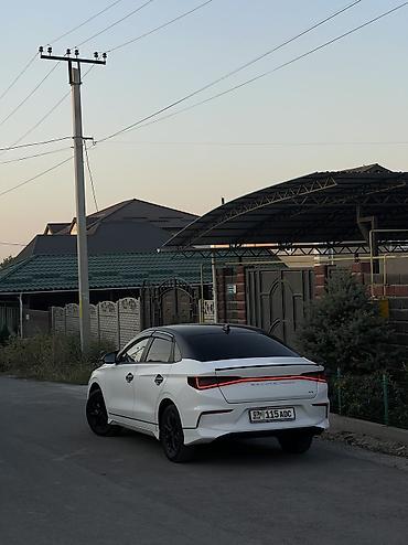 седан электромобиль: BYD E3: 2020 г., 0.1 л, Автомат, Гибрид, Седан — 10