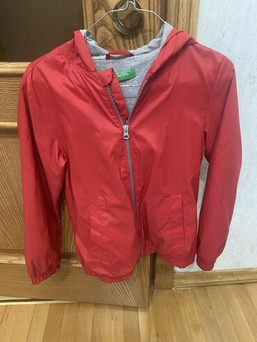 Kurtkalar: BENETTON VİTROFKA oglan ucun 8-9 yas .15 manat