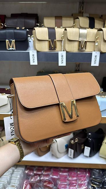 torbe od platna: Ženska torba MONA – elegantna crossbody/ramena torba sa zlatnim “M” — 4