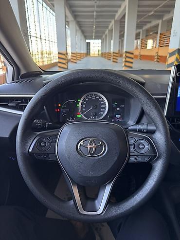 srv 1: Toyota Corolla: 2019 г., 1.8 л, Вариатор, Гибрид, Седан — 6