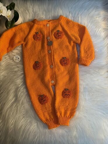 детские вещи от 3 месяцев: Комбинезон, Унисекс, 6 - 9 мес.