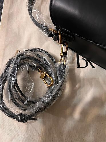 kipling monkey: Стильная мини-сумка Banana Republic из натуральной кожи - идеальный — 4