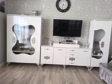 Seyflər: TV altlığı