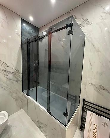 Душевые перегородки и ограждения: 🔹Душевые перегородки из безопасного стекла на заказ – это альтернатива — 10