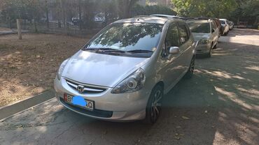бишкек хонда свик: Honda Fit (Jazz) — компактный 5‑дверный хэтчбек в серебристом цвете